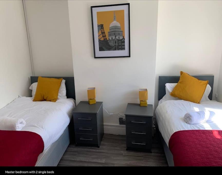 Wv1 Budget Contractor Stays- 5 Beds - Discounts Ok Wolverhampton Eksteriør billede