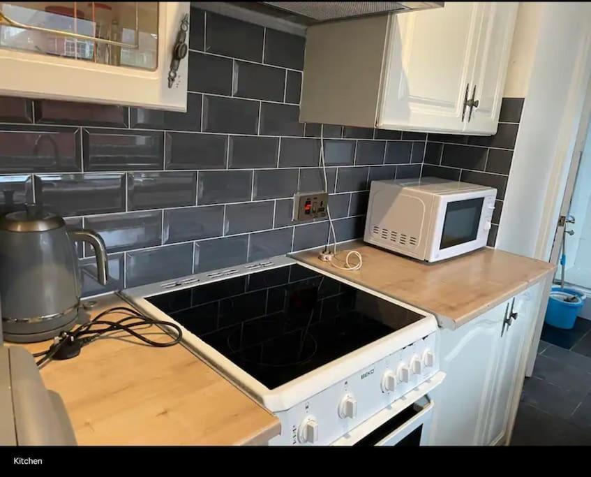 Wv1 Budget Contractor Stays- 5 Beds - Discounts Ok Wolverhampton Eksteriør billede